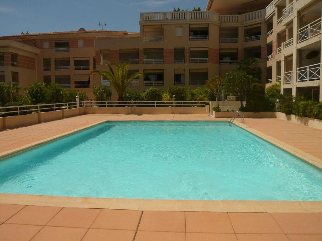 Charmant 2P Vue Mer Face Au Port De Golfe Juan Exterior foto